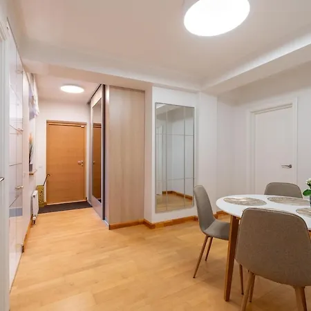 アパート Contemporary 2bd Apartment, Riga, Center リガ
