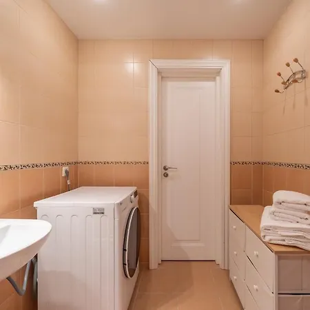Contemporary 2bd Apartment, Riga, Center *