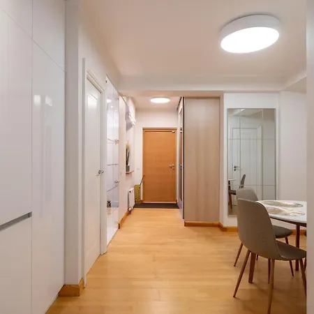Contemporary 2bd Apartment, Riga, Center リガ