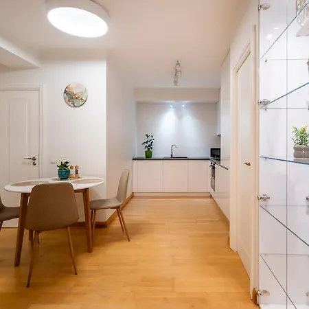 Contemporary 2bd Apartment, Riga, Center Apartment *