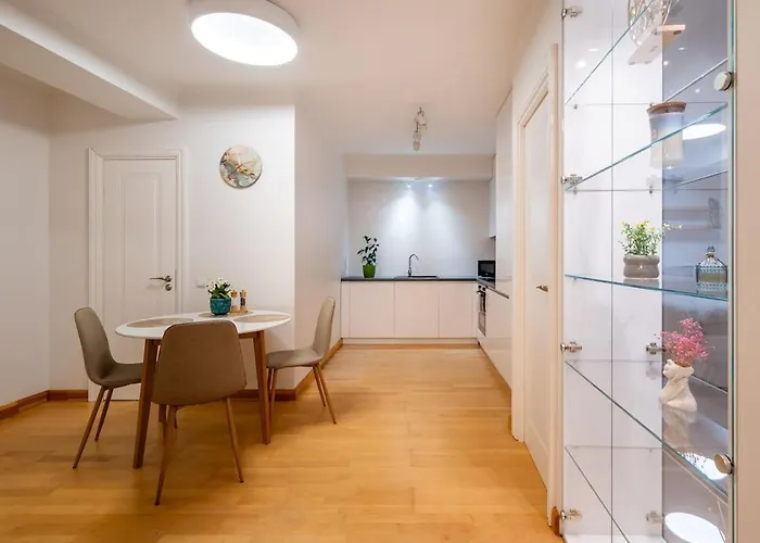 Contemporary 2bd Apartment, Riga, Center Apartment *